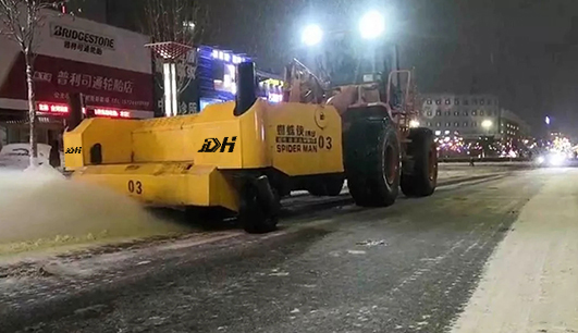 因为有你，这个雪天不在寒冷，除雪保障——万搏平台APP为您服务(图2)